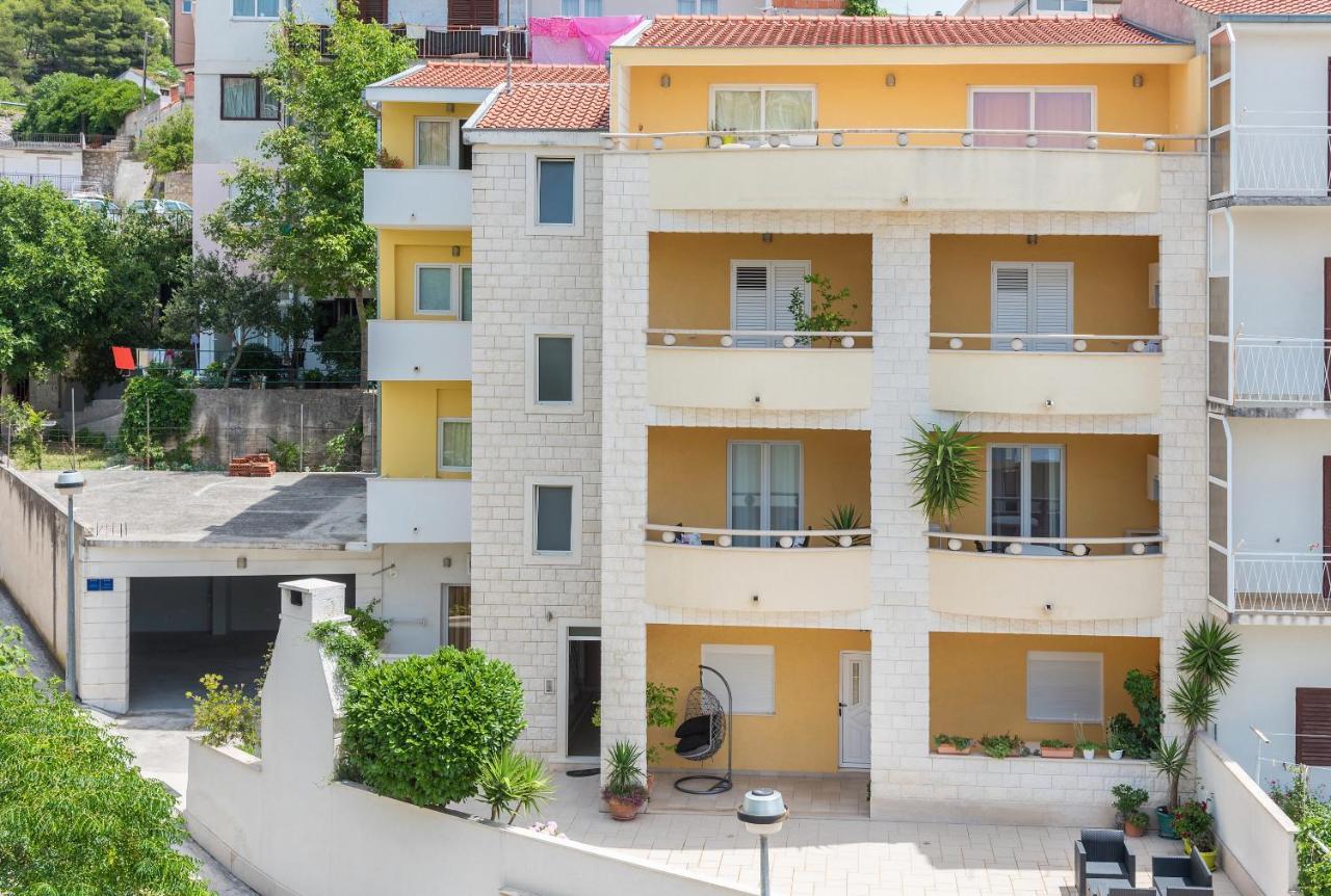 Apartments Villa Vujcic Макарска Экстерьер фото