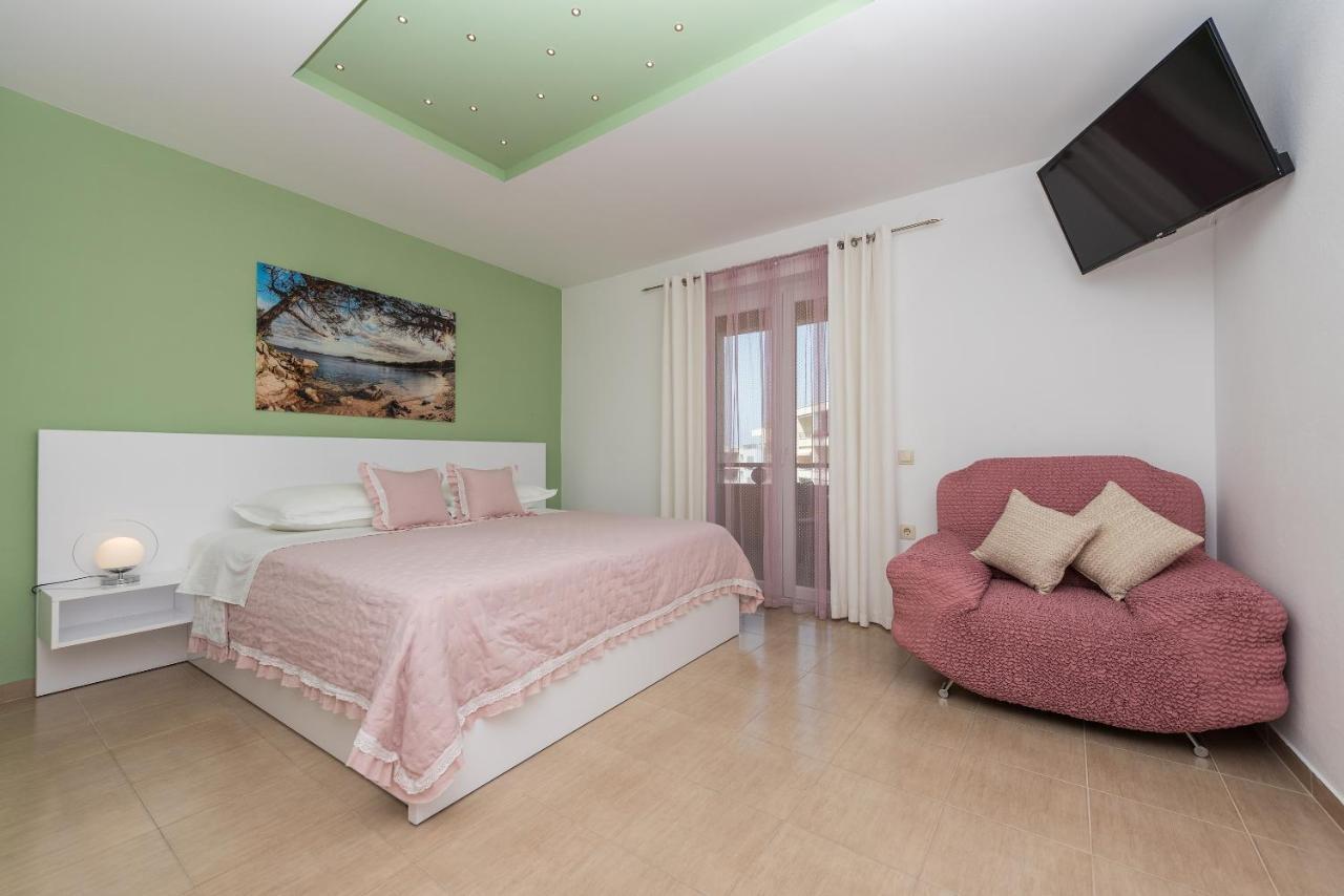 Apartments Villa Vujcic Макарска Экстерьер фото